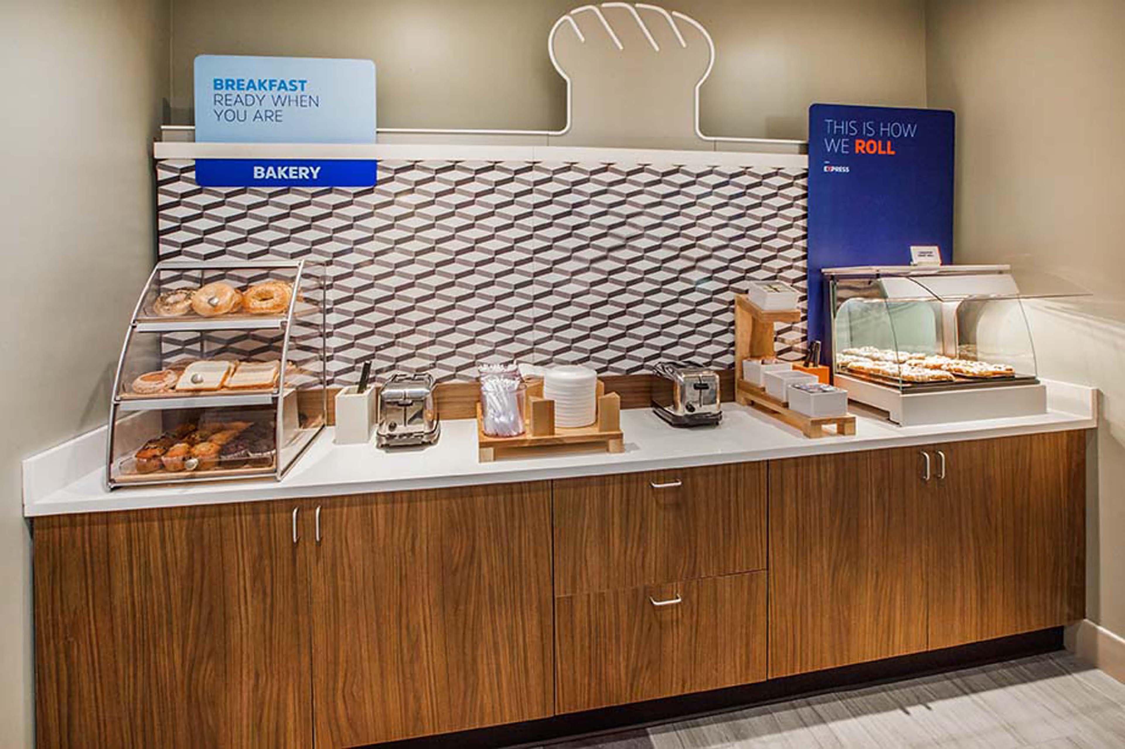 Holiday Inn Express & Suites Eureka By Ihg Εξωτερικό φωτογραφία